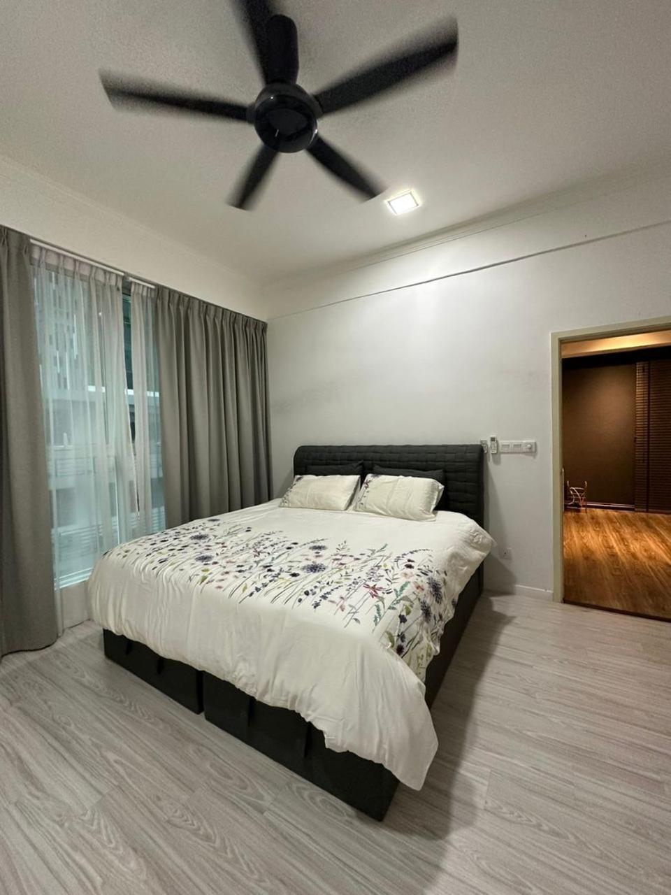 Sutera Avenue Kota Kinabalu Appartement Buitenkant foto